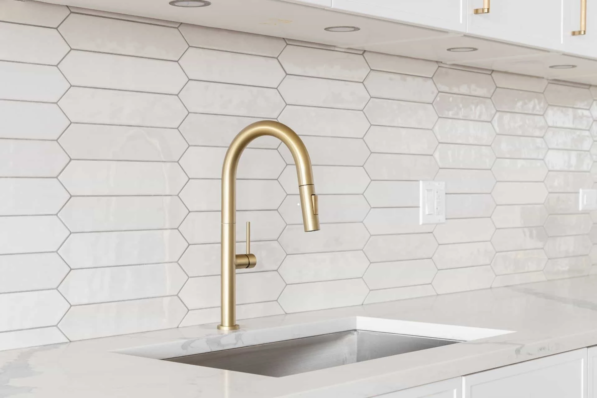 ceramic-and-stone-backsplash-installation